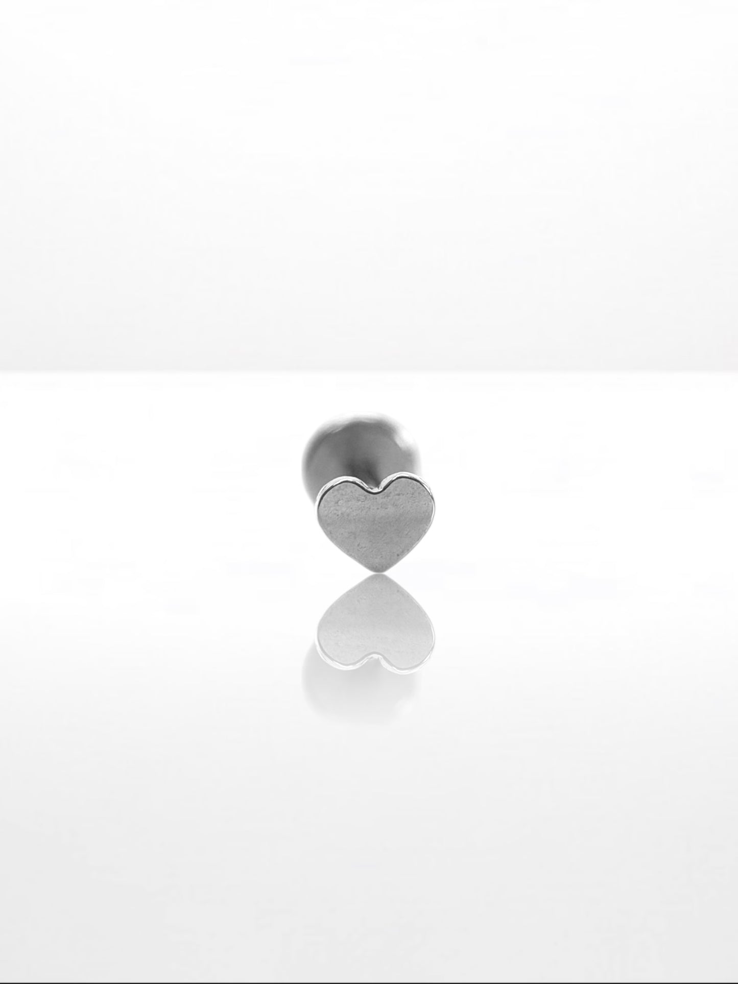 Titanium Simple Hearth labret